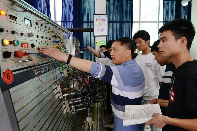 1573177299843092507.jpg 电子电气专业实训.jpg