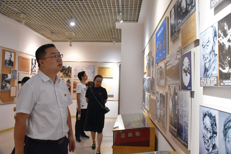 1625036829474008350.jpg 参观2.jpg